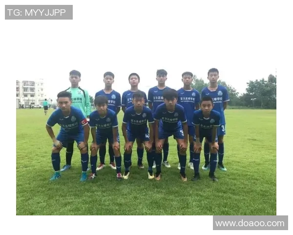 玉岩中学足球明星闪耀赛场展现青春活力与团队精神 玉岩中学足球明星闪耀赛场展现青春活力与团队精神