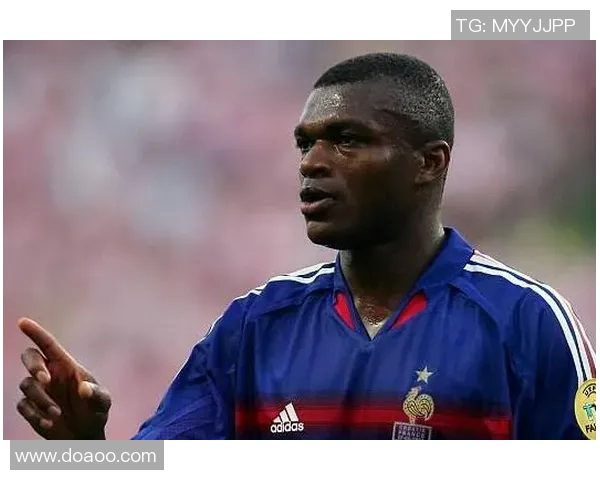 足球明星德塞利的传奇人生与足球事业的辉煌成就揭秘 足球明星德塞利的传奇人生与足球事业的辉煌成就揭秘